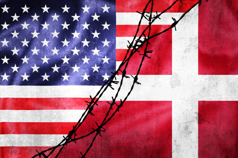 Dánsko usa , Grunge flags of USA and Denmark divided by barb wire illustration