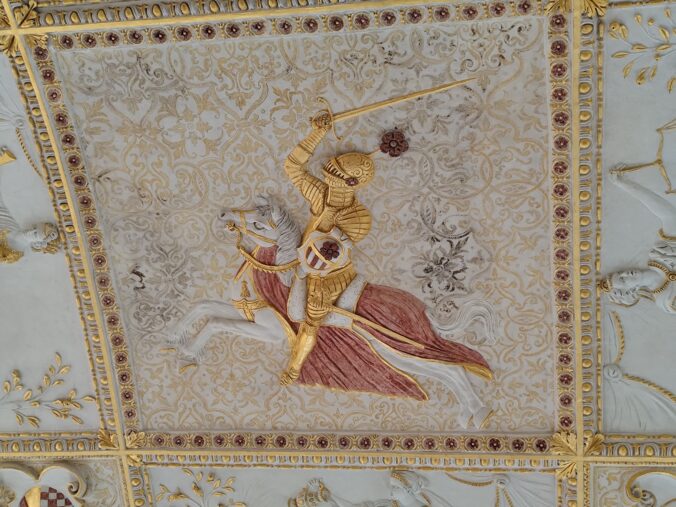 Renesančný interiér Zámku Kratochvíle so zdobeným štukovým stropom od Antonia Melanu