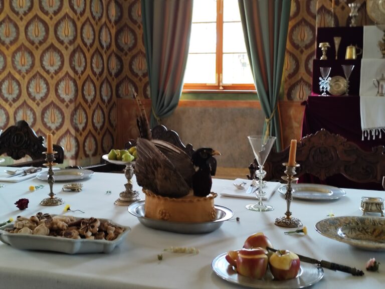 Renesančný interiér Zámku Kratochvíle so zdobeným štukovým stropom od Antonia Melanu