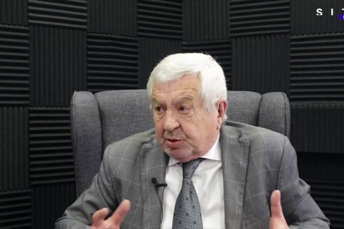 Michal Slivka v Konzervatívnej kaviarni SITA.