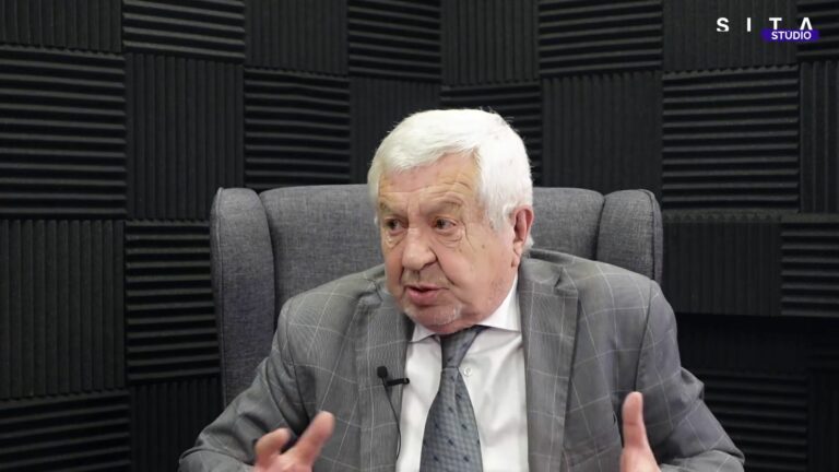 Michal Slivka v Konzervatívnej kaviarni SITA.