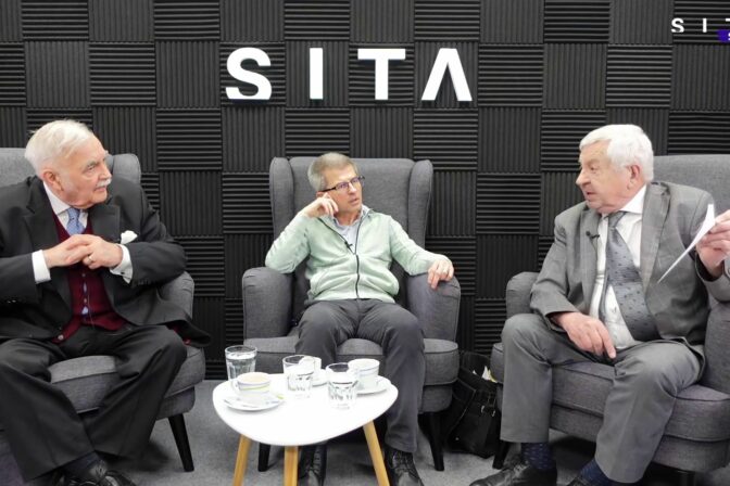 Stanislav Janota, Daniel Lukáč, Michal Slivka v Konzervatívnej kaviarni SITA.