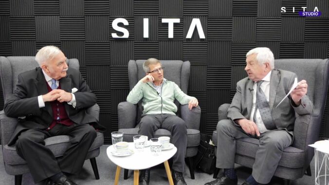 Stanislav Janota, Daniel Lukáč, Michal Slivka v Konzervatívnej kaviarni SITA.