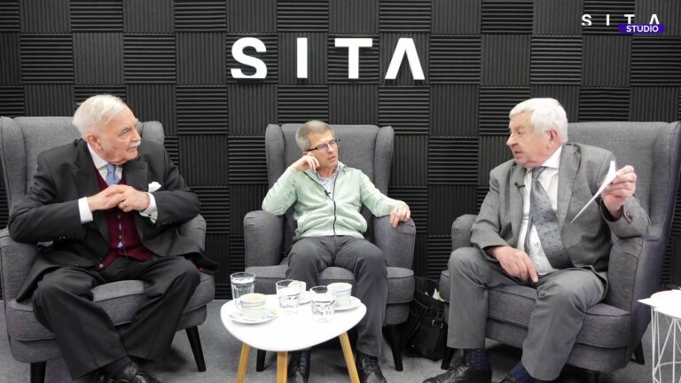 Stanislav Janota, Daniel Lukáč, Michal Slivka v Konzervatívnej kaviarni SITA.