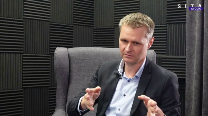 Konzervatívna kaviareň Miloš Moravčík AI