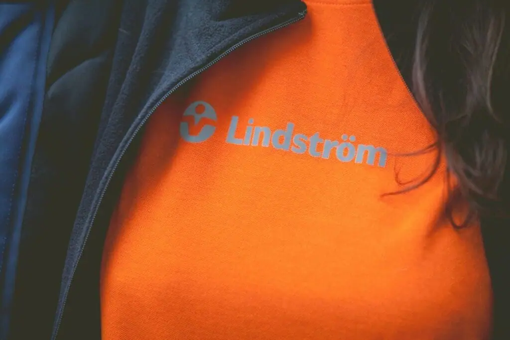Logo t shirt 1400x933 1 1024x682.jpg.webp