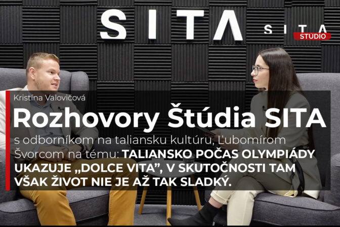 Odborník na taliansku kultúra, Ľubomíč Švorca v rozhovore s Kristínou Valovičovou počas nahrávania video podcastu v Štúdiu SITA.