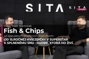 Speak Martin Harich v rohovore s Matejom ,,Mettom" Martinčekom počas nahrávania novej epizódy video podcast Fish & Chips v Štúdiu SITA.