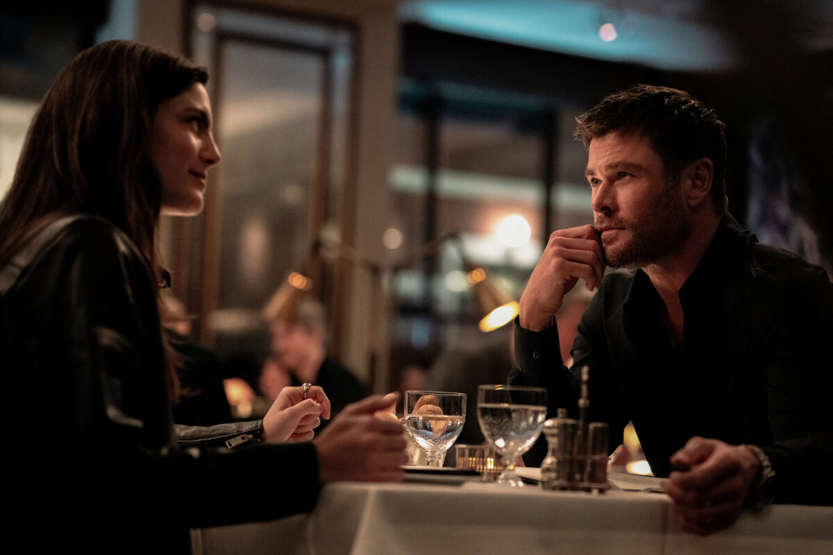 Maya monica barbaro and davis chris hemsworth in crime 101 photo credit_ dean rogers_2000x1333_thumbnail.jpg
