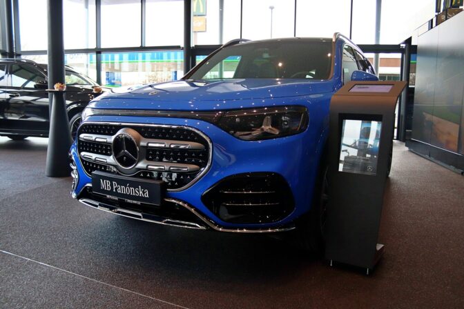 Mercedes_glb_eq_01.jpg