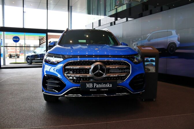 Mercedes_glb_eq_02.jpg