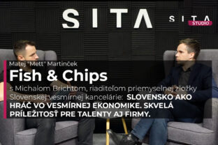 Michal Brichta v rozhovore s Matejom ,,Mettom" Martinčekom počas nahrávania video podcastu v  Štúdiu SITA.
