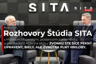 Milan Majerský v rozhovore s Pavlem Urbanom počas nahrávania video podcastu v Štúdiu SITA.