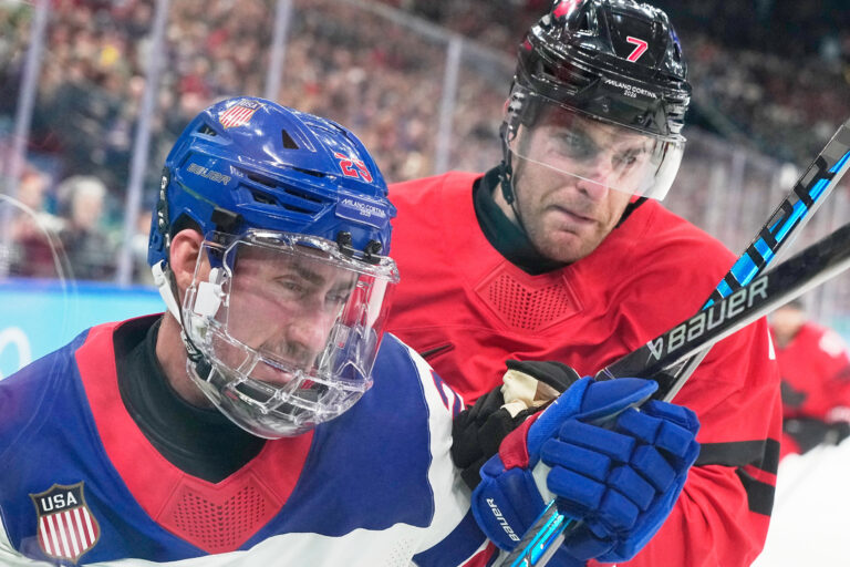 Hokej finále na olympiáde: Kanada - USA (fotografie)