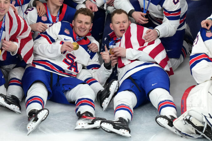 Hokej finále na olympiáde: Kanada - USA (fotografie)