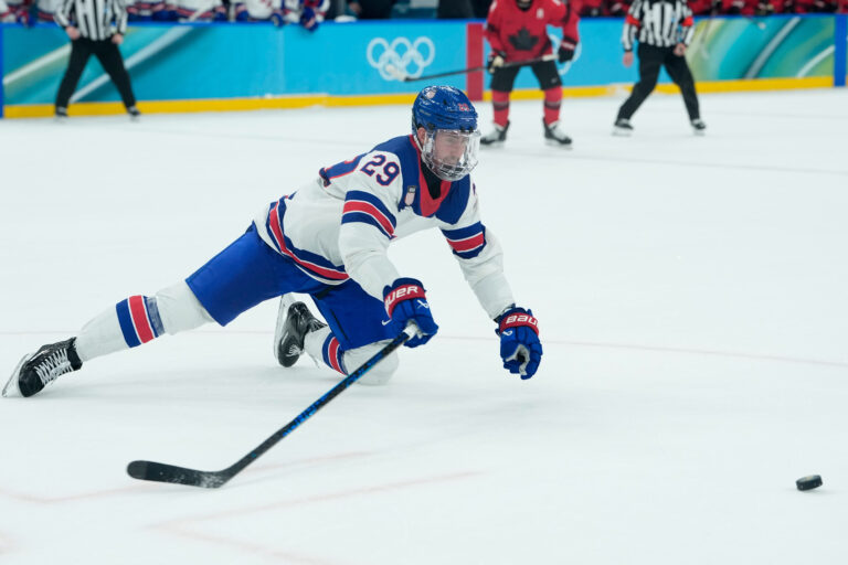 Hokej finále na olympiáde: Kanada - USA (fotografie)