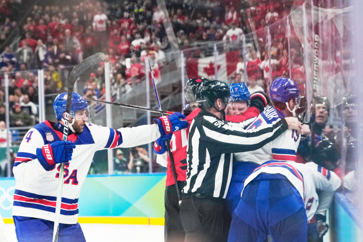 Hokej finále na olympiáde: Kanada - USA (fotografie)