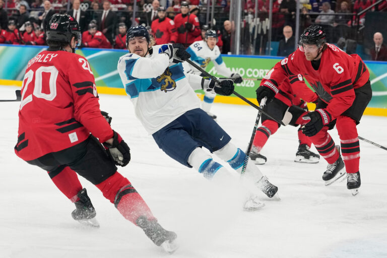 Hokej - semifinále: Kanada - Fínsko (fotografie)