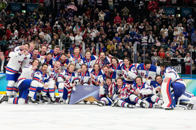 Hokej finále na olympiáde: Kanada - USA (fotografie)