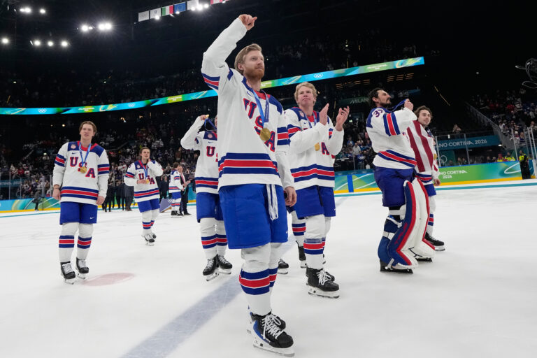 Hokej finále na olympiáde: Kanada - USA (fotografie)