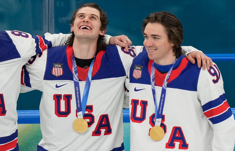 Hokej finále na olympiáde: Kanada - USA (fotografie)