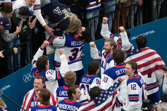 Hokej finále na olympiáde: Kanada - USA (fotografie)
