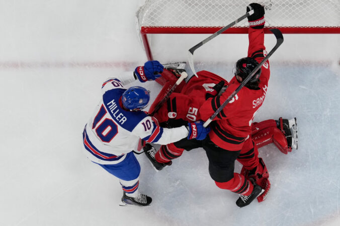 Hokej finále na olympiáde: Kanada - USA (fotografie)