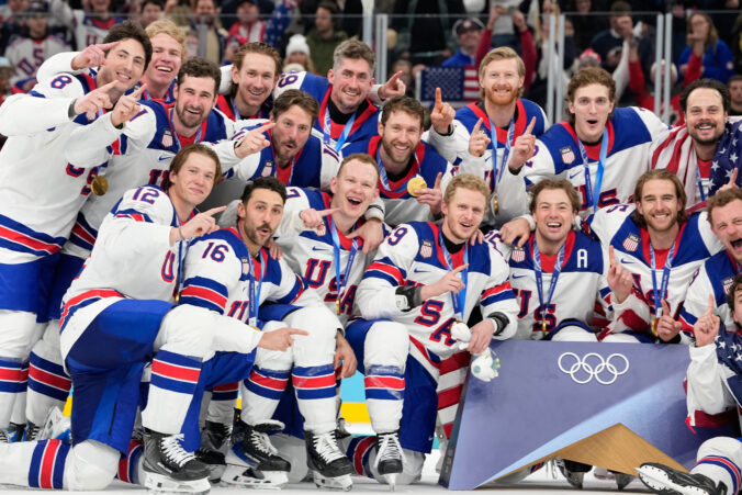 Hokej finále na olympiáde: Kanada - USA (fotografie)
