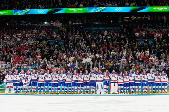 Hokej finále na olympiáde: Kanada - USA (fotografie)