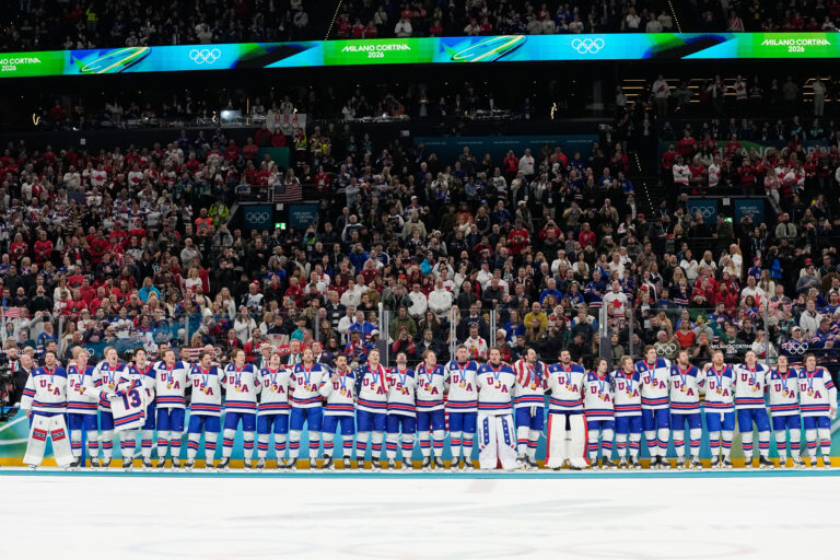 Hokej finále na olympiáde: Kanada - USA (fotografie)