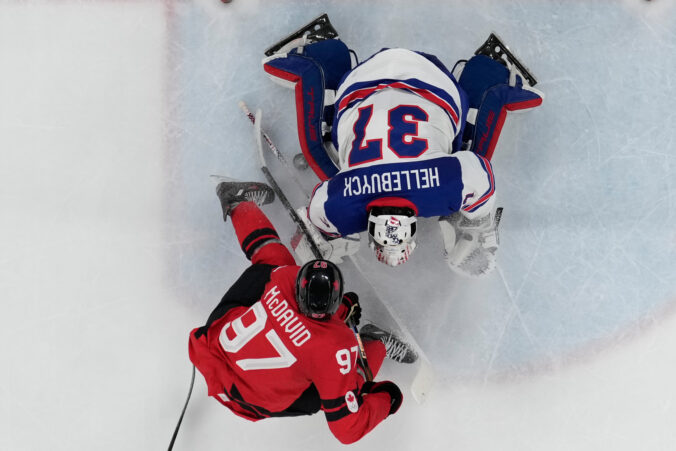 Hokej finále na olympiáde: Kanada - USA (fotografie)