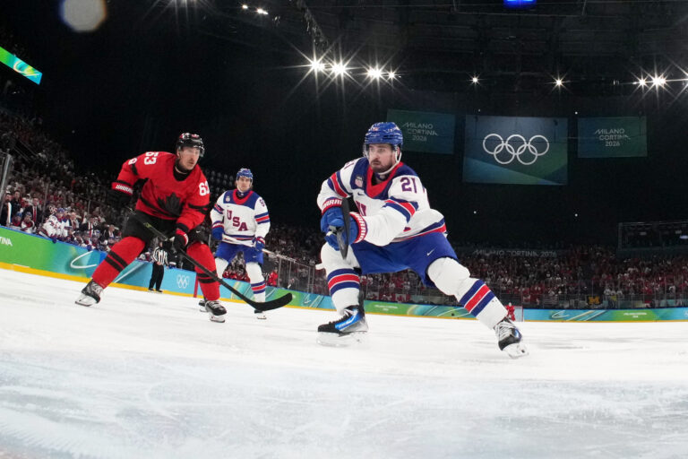 Hokej finále na olympiáde: Kanada - USA (fotografie)