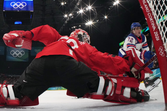 Hokej finále na olympiáde: Kanada - USA (fotografie)