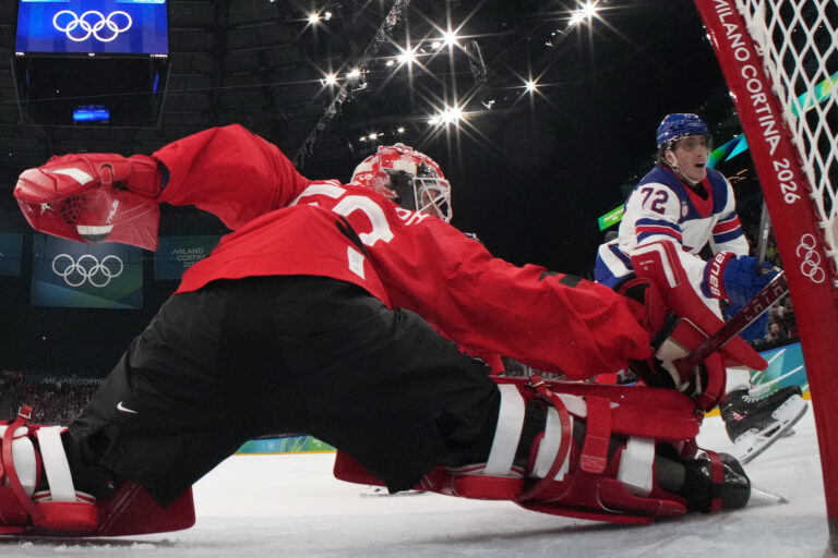 Hokej finále na olympiáde: Kanada - USA (fotografie)
