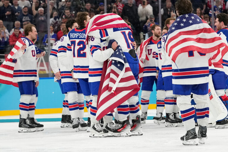 Hokej finále na olympiáde: Kanada - USA (fotografie)