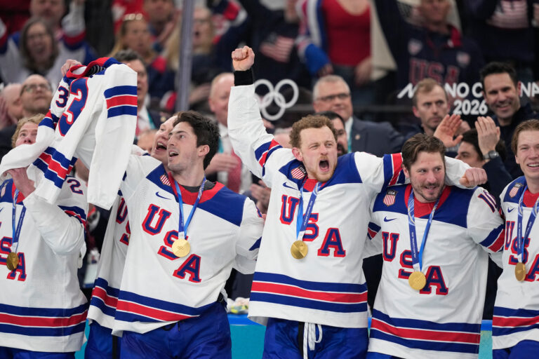 Hokej finále na olympiáde: Kanada - USA (fotografie)