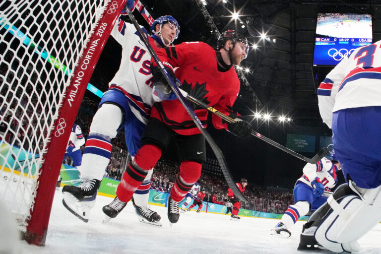 Hokej finále na olympiáde: Kanada - USA (fotografie)