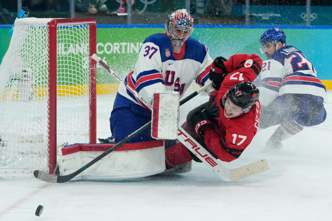 Hokej finále na olympiáde: Kanada - USA (fotografie)