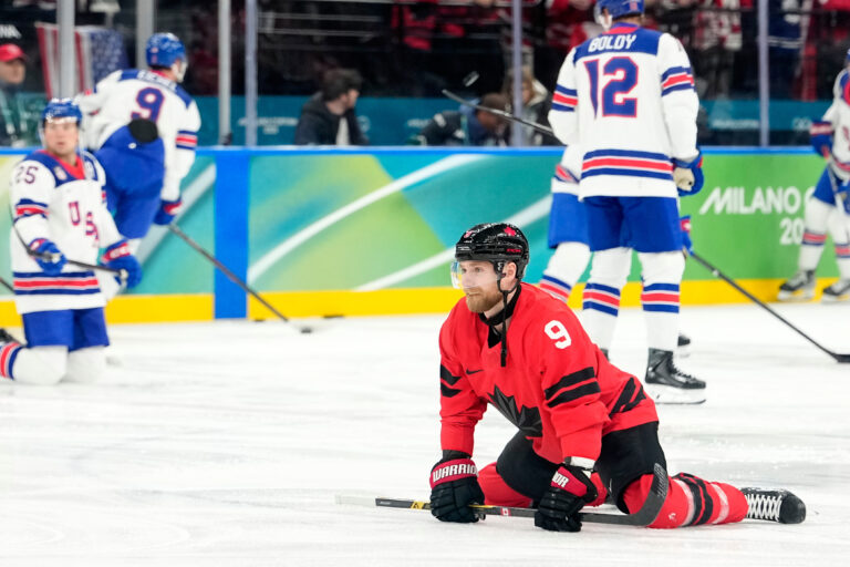 Hokej finále na olympiáde: Kanada - USA (fotografie)