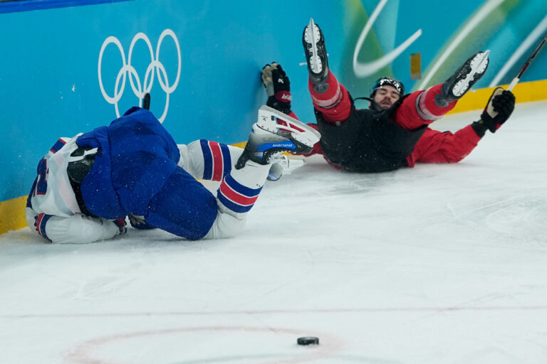 Hokej finále na olympiáde: Kanada - USA (fotografie)