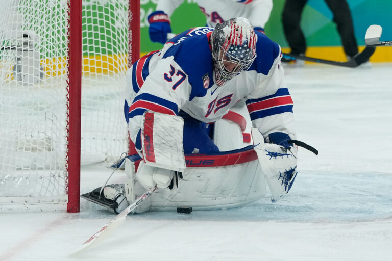 Hokej finále na olympiáde: Kanada - USA (fotografie)