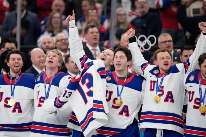 Hokej finále na olympiáde: Kanada - USA (fotografie)