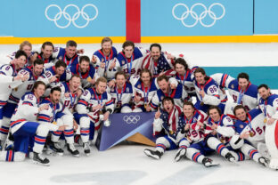 Hokej finále na olympiáde: Kanada - USA (fotografie)