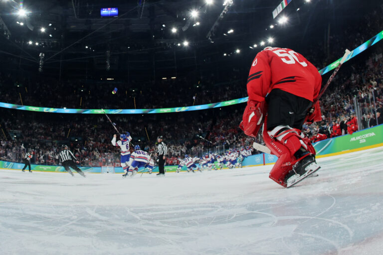 Hokej finále na olympiáde: Kanada - USA (fotografie)