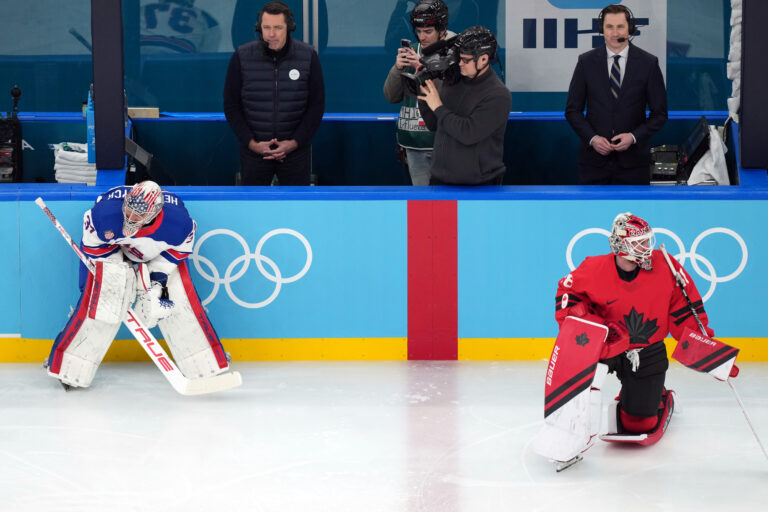 Hokej finále na olympiáde: Kanada - USA (fotografie)