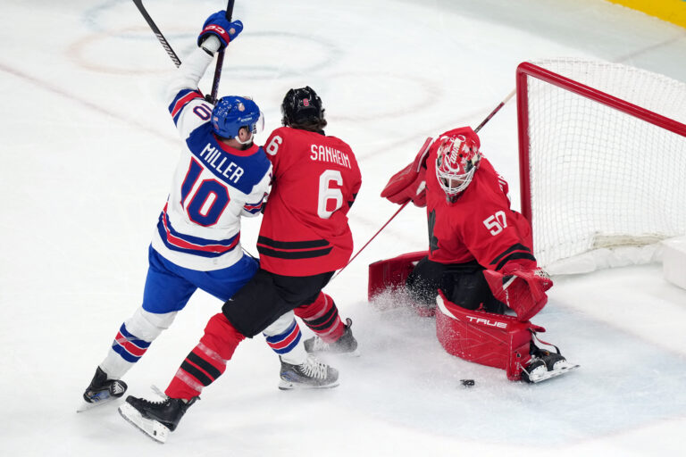 Hokej finále na olympiáde: Kanada - USA (fotografie)