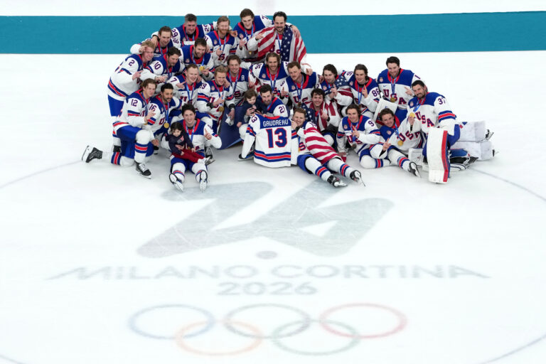 Hokej finále na olympiáde: Kanada - USA (fotografie)