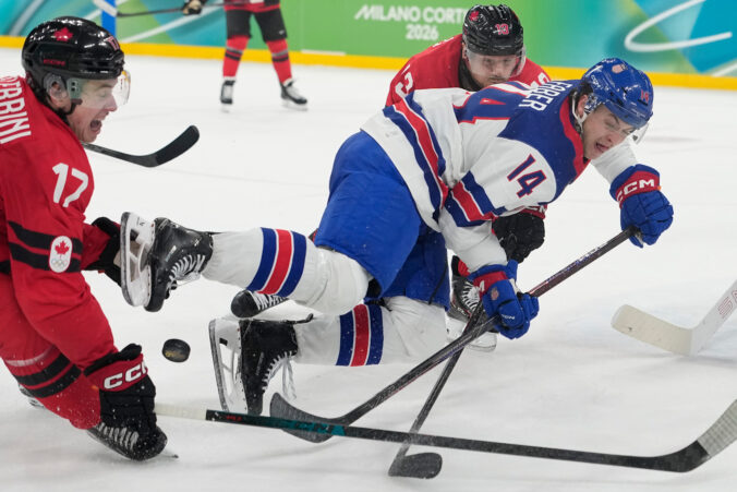Hokej finále na olympiáde: Kanada - USA (fotografie)