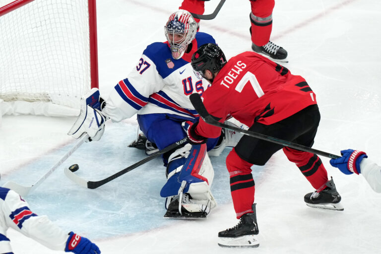 Hokej finále na olympiáde: Kanada - USA (fotografie)