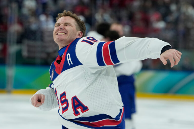 Hokej finále na olympiáde: Kanada - USA (fotografie)